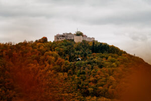 Bild der Burg Hohenneuffen im Herbst